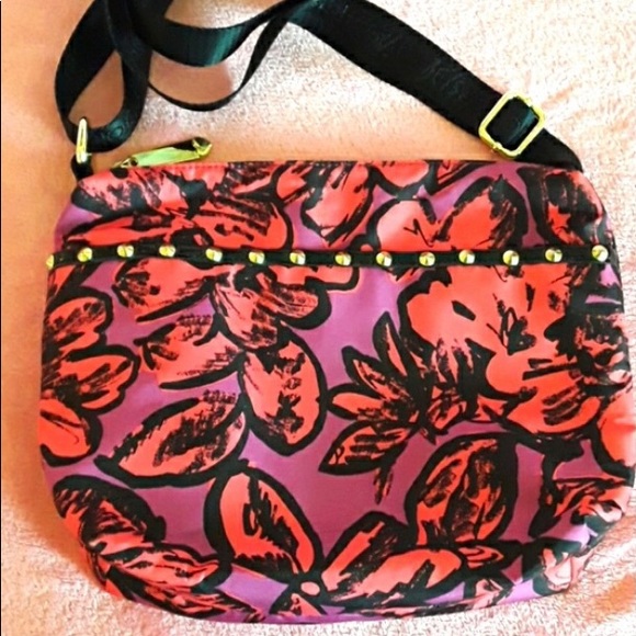 Betsey Johnson Pop Flower Fuchsia Crossbody Bag - Picture 2 of 8
